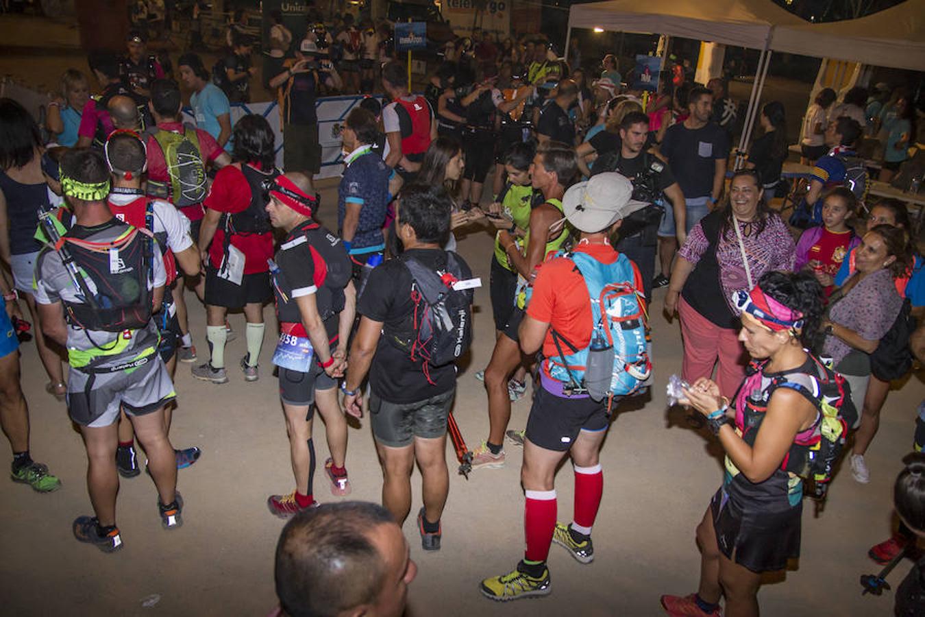 1300 corredores participan hoy en la quinta edición de la Ultra Sierra Nevada. A las diez de la noche se dio la salida en el Paseo del Salón a la modalidad urban y a las doce la de la distancia Ultra, de cien kilómetros. Tras pasar por el Albaicín, los corredores tienen por delante un recorrido que los llevará hasta la misma base del Veleta y finalmente a Pradollano. Está previsto que el vencedor llegue a meta en torno a las doce del medio día. 