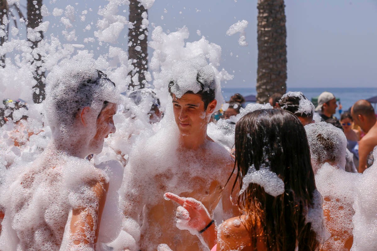 La fiesta de la espuma de Torrenueva es una de las actividades programadas.