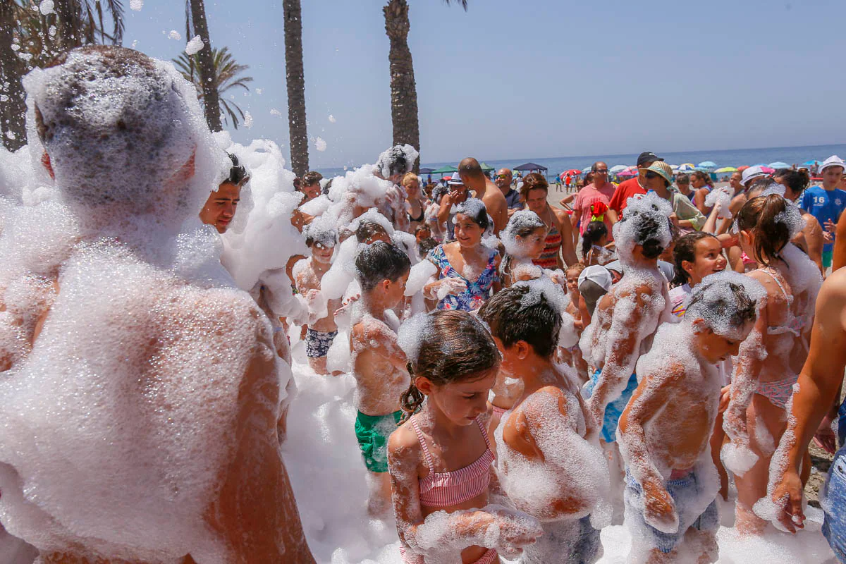 La fiesta de la espuma de Torrenueva es una de las actividades programadas.