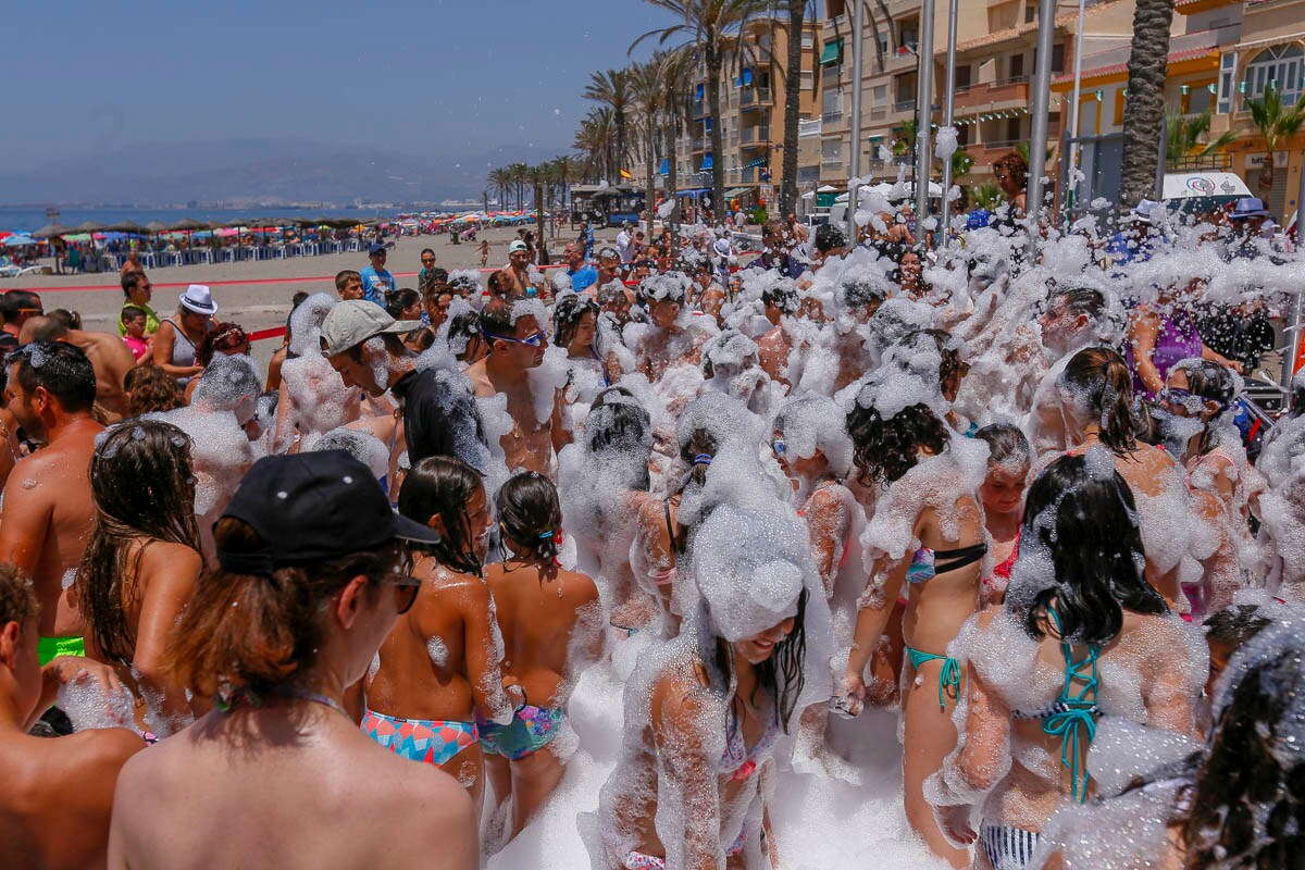 La fiesta de la espuma de Torrenueva es una de las actividades programadas.