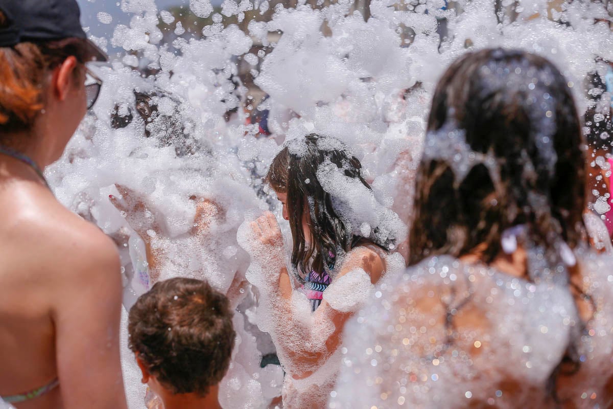 La fiesta de la espuma de Torrenueva es una de las actividades programadas.