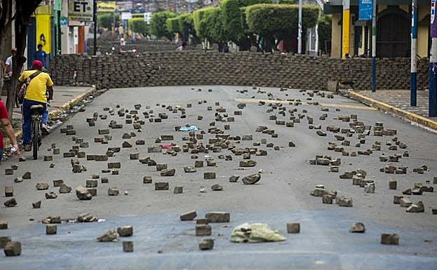 Vista de una calle con barricadas en el barrio indígena de Monimbó. 