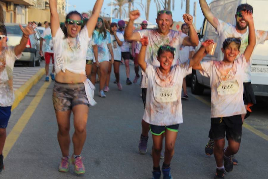 El anejo de Motril celebra la II Color Run; una combinación perfecta de fiesta y deporte