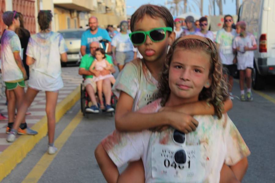 El anejo de Motril celebra la II Color Run; una combinación perfecta de fiesta y deporte