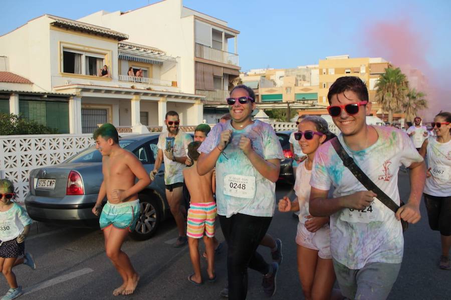 El anejo de Motril celebra la II Color Run; una combinación perfecta de fiesta y deporte