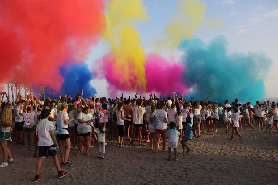 El anejo de Motril celebra la II Color Run; una combinación perfecta de fiesta y deporte