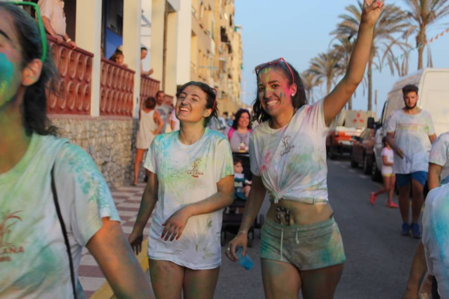 El anejo de Motril celebra la II Color Run; una combinación perfecta de fiesta y deporte