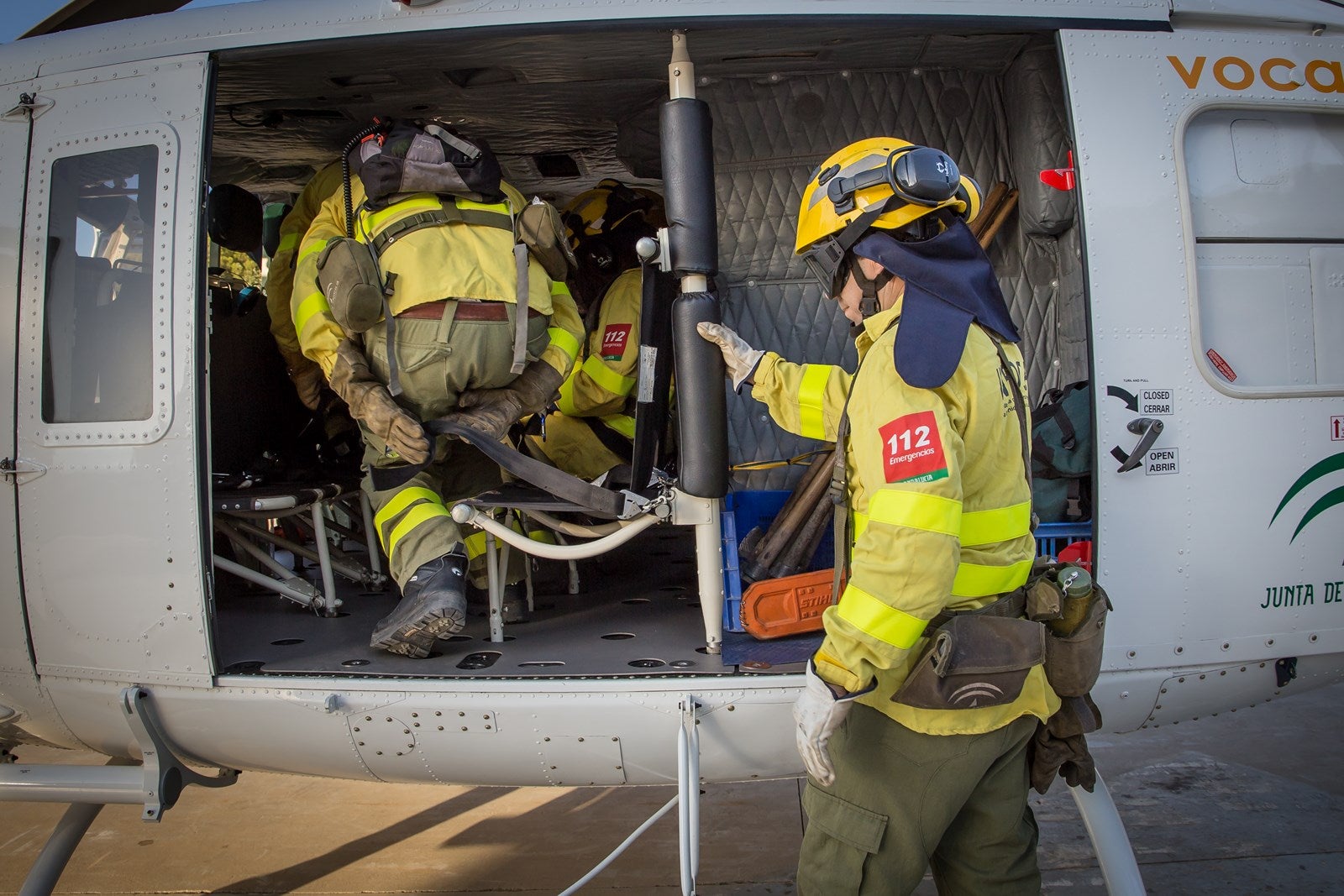 Sobrevolaron el Valle del Guadalfeo, se llevó a cabo una descarga de agua y vuelta a la base, donde esperaba el mecánico José Alonso para supervisar la aeronave y comprobar todos los parámetros