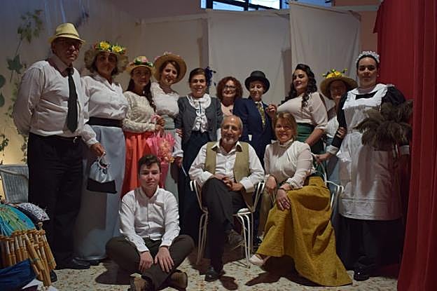 Algunos de los integrantes de la asociación de teatro 'Veremos a ver'.