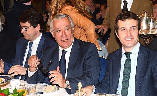 Javier Arenas junto a Pablo Casado en una imagen de archivo.