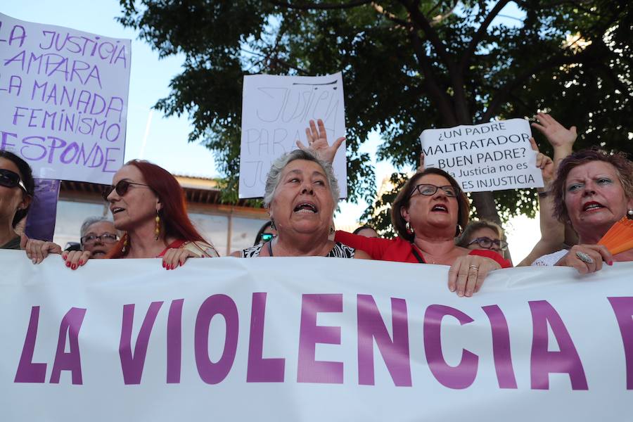 Así ha sido la concentración convocada para apoyar a Juan Rivas tras la sentencia que la condena a 5 años de prisión.