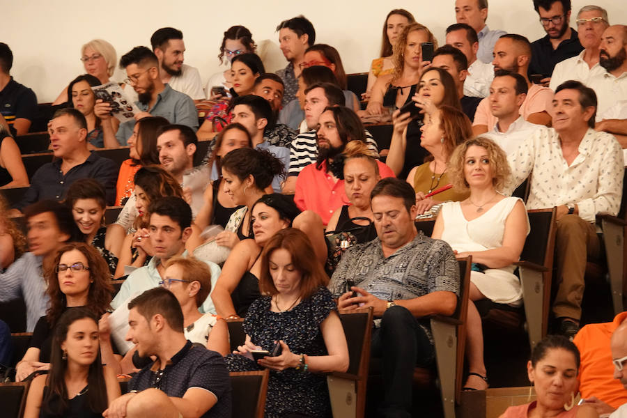 Diego 'El Cigala' demostró su poderío ante un auditorio Manuel de Falla abarrotado, como plato fuerte del Festival de la Guitarra de Granada