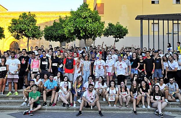 Los participantes pudieron elegir entre ser supervivientes, detectives o ciudadanos durante la Experiencia Zombie.