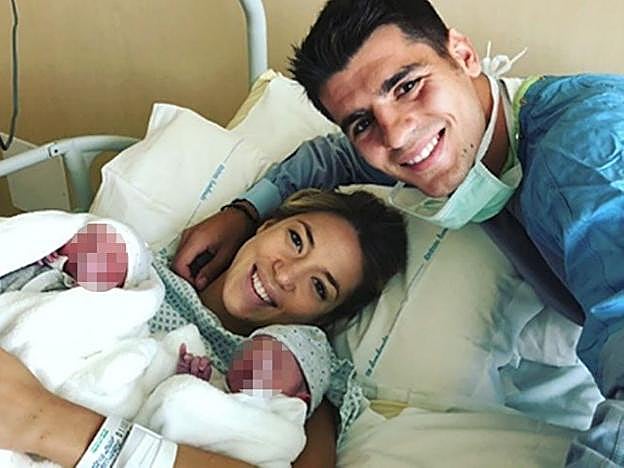 La pareja y sus hijos. 