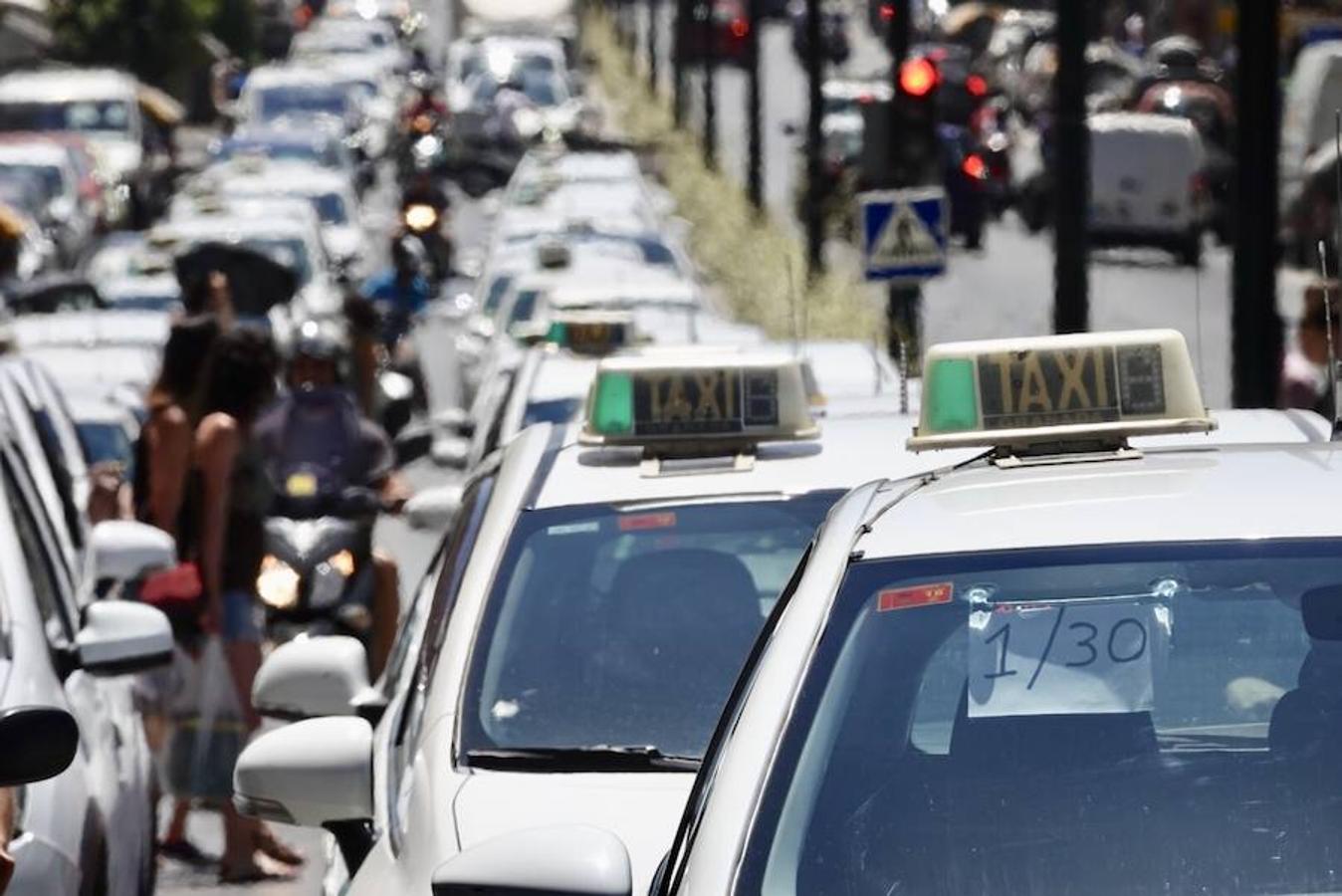 Ha tenido lugar una «marcha lenta» que ha atravesado la avenida Andalucía, Gran Vía y ha llegado hasta el Palacio de Congresos