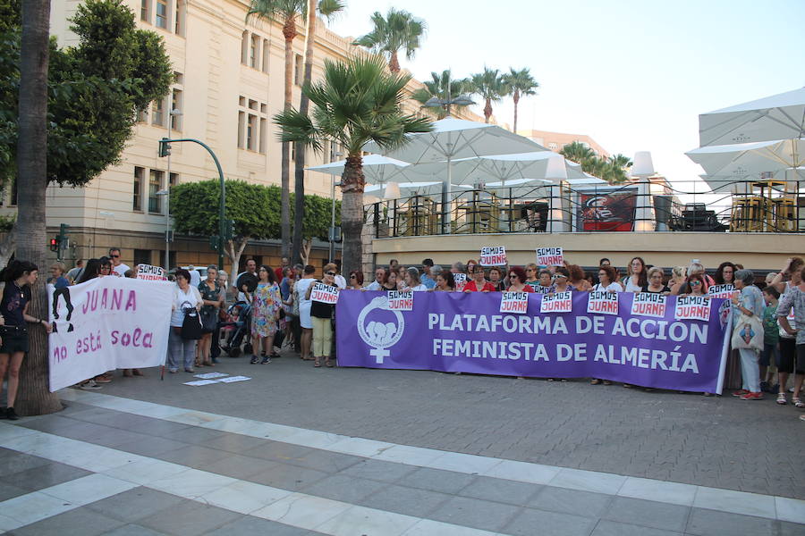 Las vacaciones de verano afectan a la movilización para pedir «justicia» para esta granadina condenada a cinco años de cárcel y seis sin sus hijos