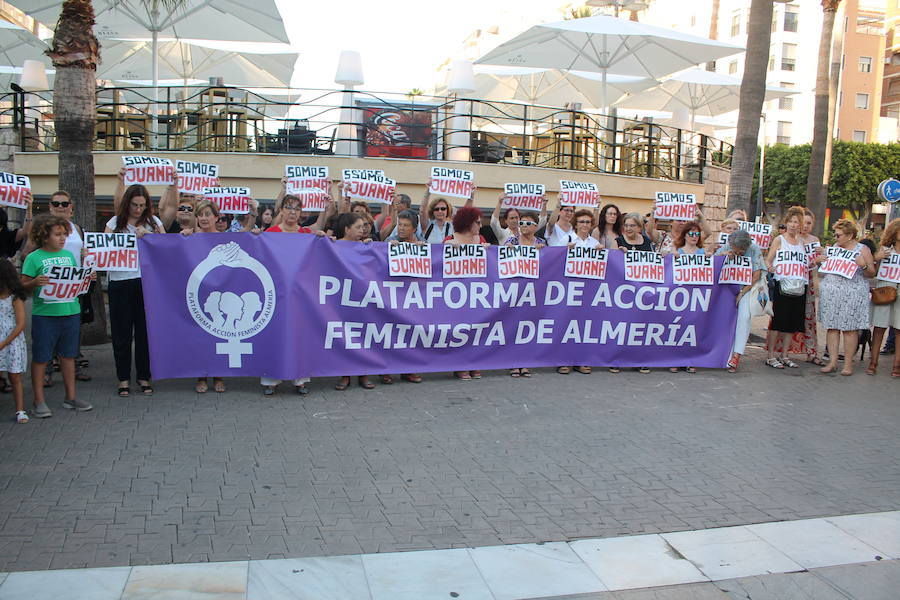 Las vacaciones de verano afectan a la movilización para pedir «justicia» para esta granadina condenada a cinco años de cárcel y seis sin sus hijos