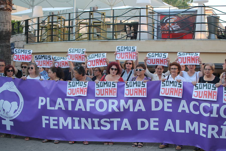 Las vacaciones de verano afectan a la movilización para pedir «justicia» para esta granadina condenada a cinco años de cárcel y seis sin sus hijos