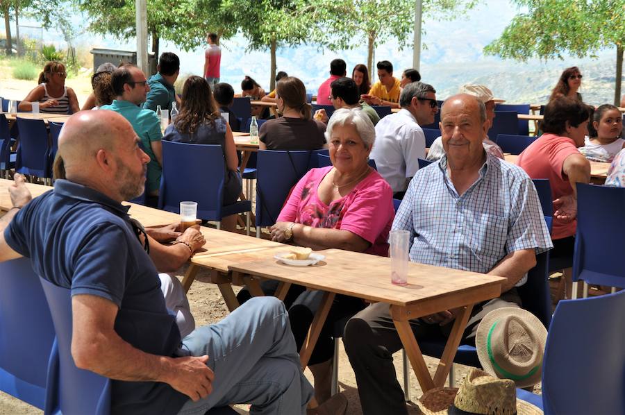 Esta localidad alpujarreña revive el rudo trabajo de la trilla para dar a conocer a los jóvenes y visitantes un trabajo casi extinguido en la comarca de la Alpujarra