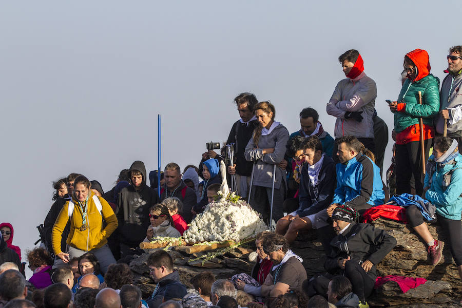Los Tajos de la Virgen y el Mulhacén volvieron a ser el escenario de una de las tradiciones más queridas en Sierra Nevada
