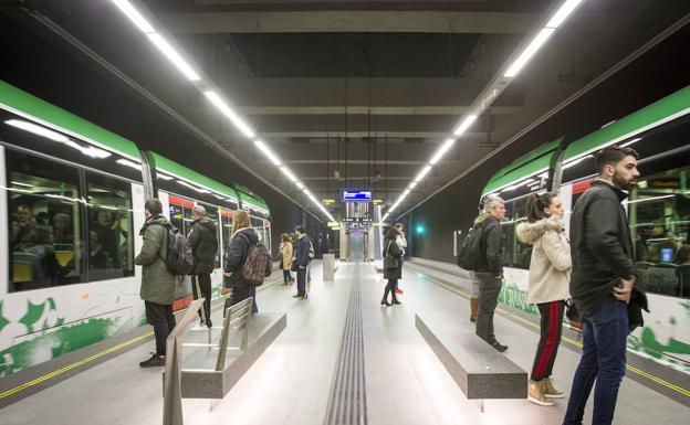 La Junta recibe «con atención» la demanda de ampliar el metro de Granada