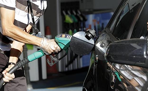 El Gobierno ya prepara el nuevo impuesto al diésel