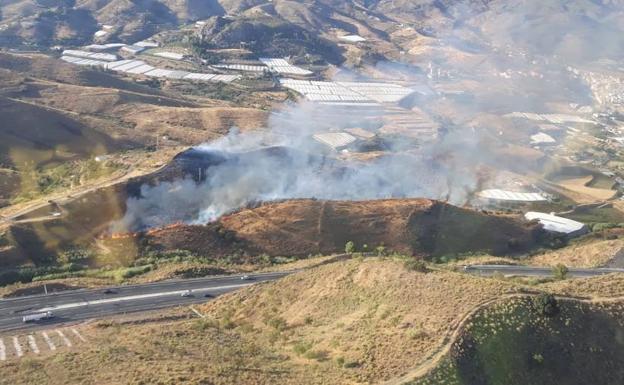 Imagen aérea del incendio en Molvízar.