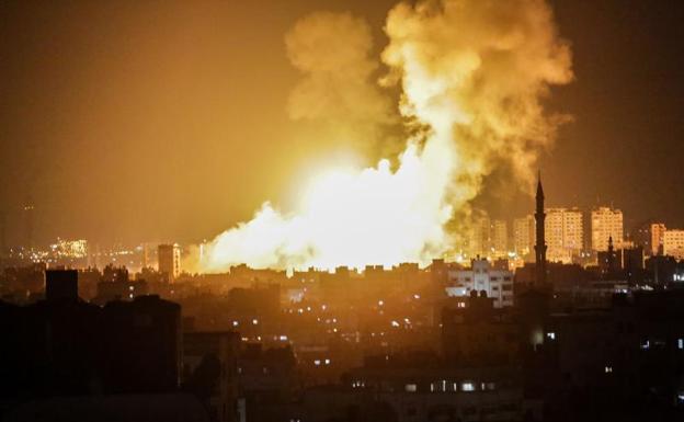 Ataques aéreos de Israel sobre la ciudad de Gaza.