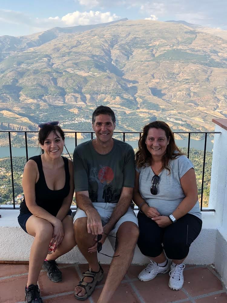 La Autovía de la Costa Tropical es una de las mejores cosas que nos han pasado a los granadinos, pero su rápido trazado conlleva un efecto colateral: olvidar que las carreteras secundarias también existen. Por ejemplo, las que nos conducen al Valle de Lecrín, una de las comarcas más exuberantes de Granada