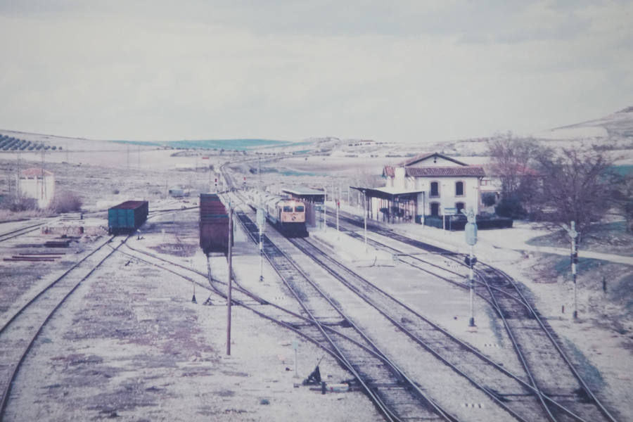 Foto de uno de los antiguos trenes que circulaban por Moreda.