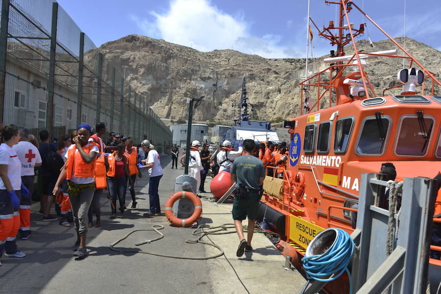 Ayer llegaron 95 personas en dos pateras que fueron atentidas en el Centro de Atención Temporal de Extranjeros