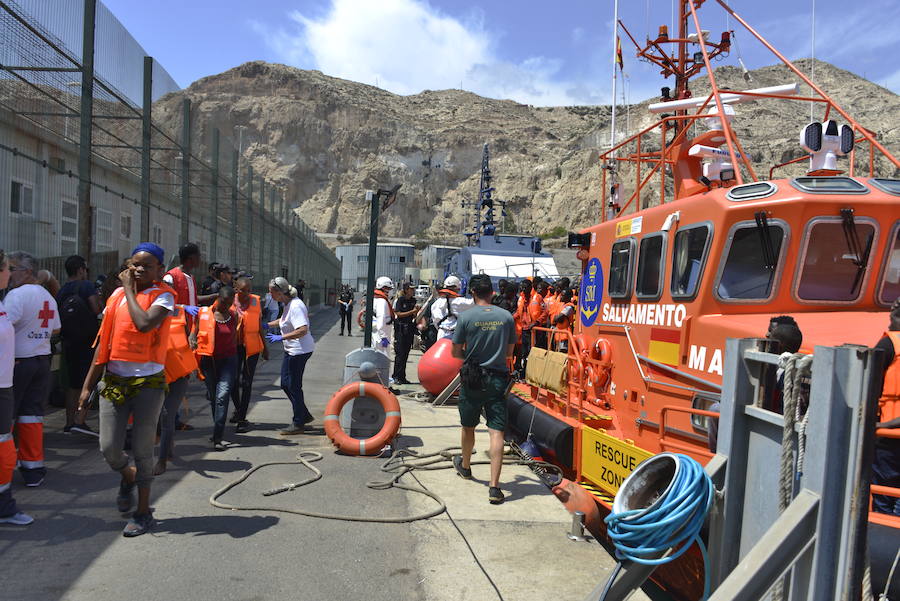 Ayer llegaron 95 personas en dos pateras que fueron atentidas en el Centro de Atención Temporal de Extranjeros