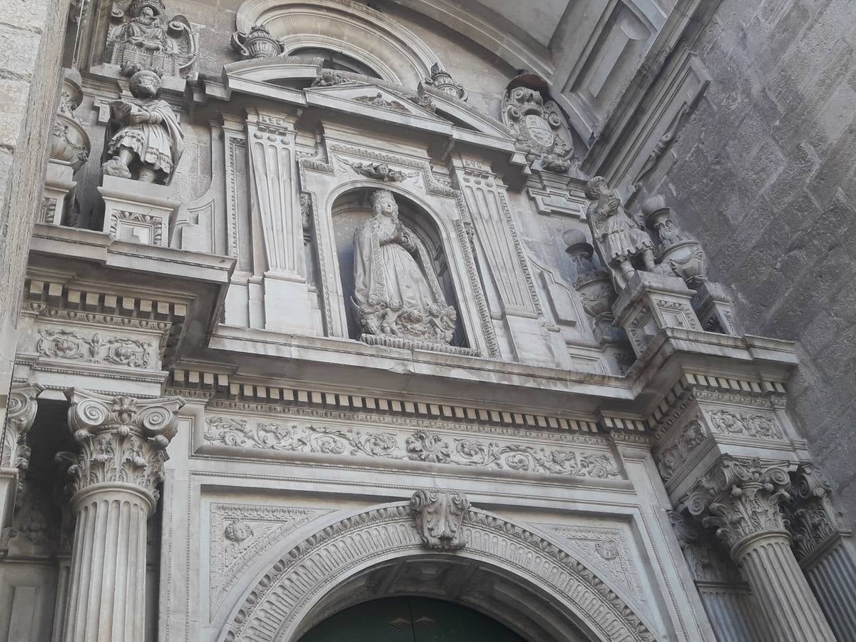 ¿Te habías dado cuenta de estos detalles de la fachada de la catedral? 