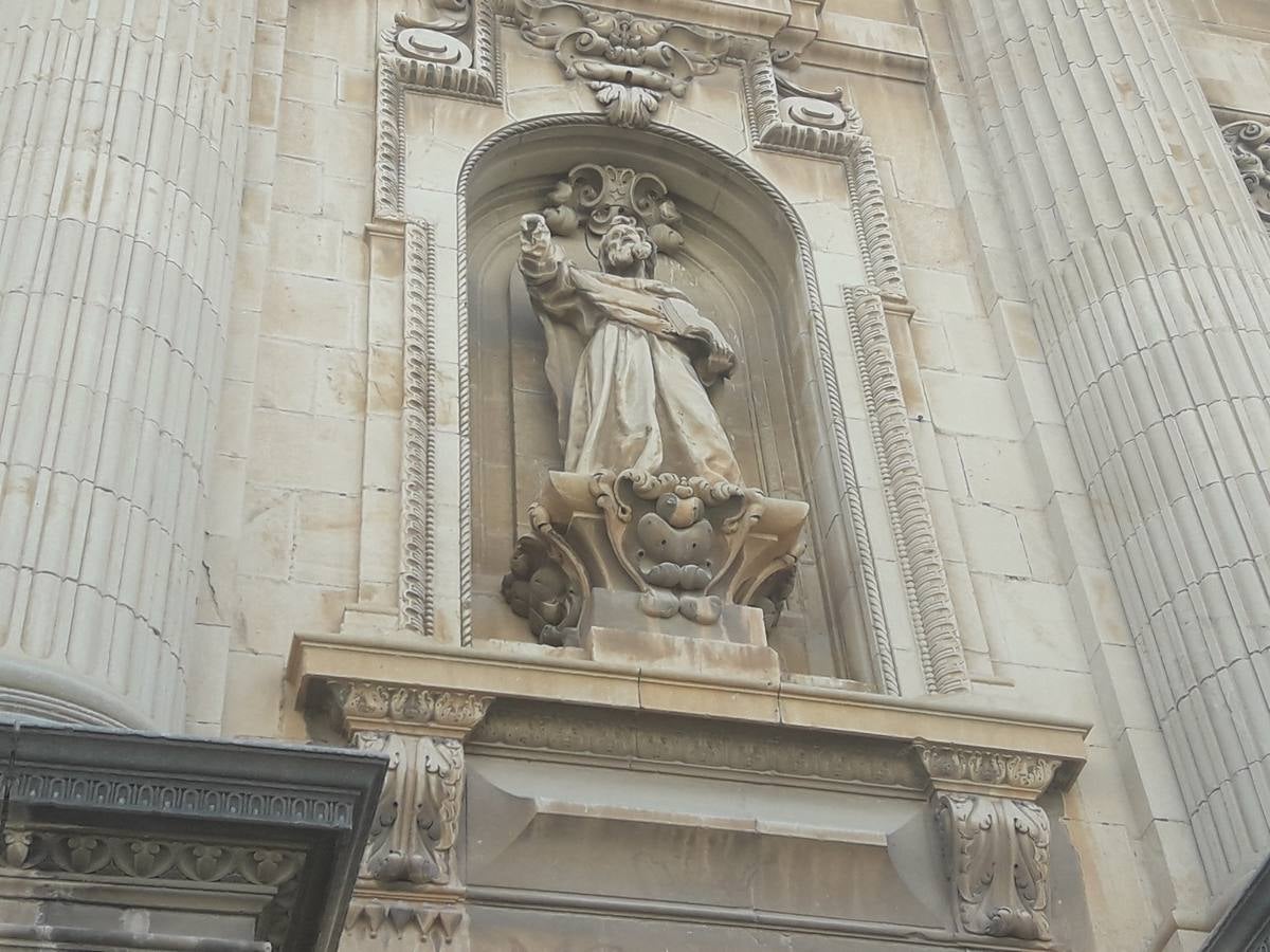 ¿Te habías dado cuenta de estos detalles de la fachada de la catedral? 