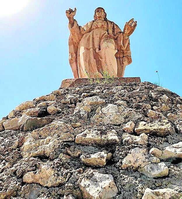 El Sagrado Corazón, en lo alto de la Peña de Castril.