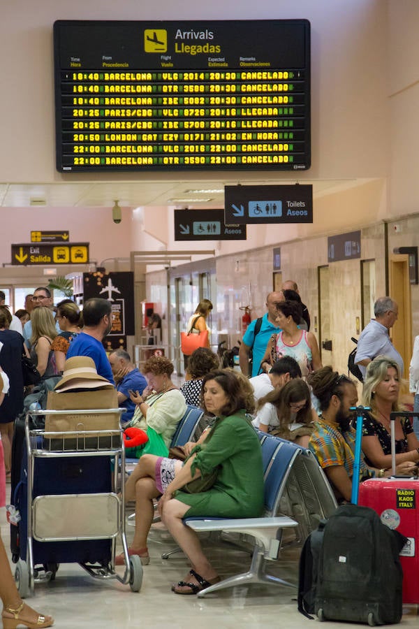 Nuevas incidencias de la compañá aérea en un verano plagado de reclamaciones por vuelos cancelados