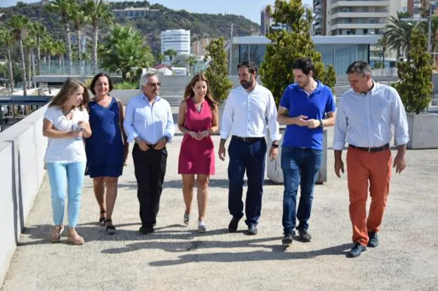 Begoña Rubiño y Daniel Pérez, en el centro, durante su comparecencia de ayer en Málaga.