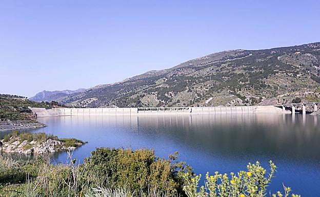 Hace más de una década que se están pidiendo la canalizaciones de la presa