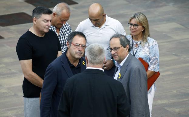 Torra conversa con dirigentes autonómicas tras visitar en prisión a Carme Forcadell.