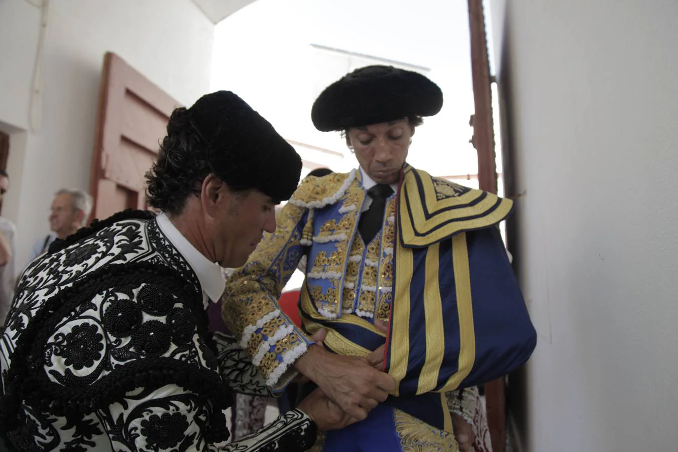 Curro Díaz abre la puerta grande con una faena de su corte, con excelentes pasajes de toreo al natural en la despedida sin premio para Ruiz Manuel