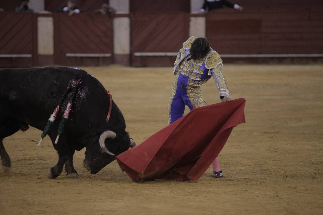 Curro Díaz abre la puerta grande con una faena de su corte, con excelentes pasajes de toreo al natural en la despedida sin premio para Ruiz Manuel