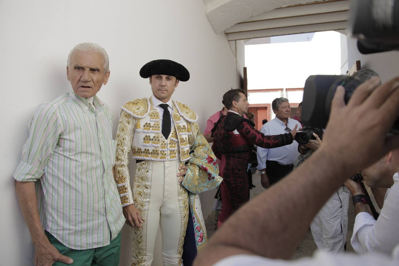 Curro Díaz abre la puerta grande con una faena de su corte, con excelentes pasajes de toreo al natural en la despedida sin premio para Ruiz Manuel