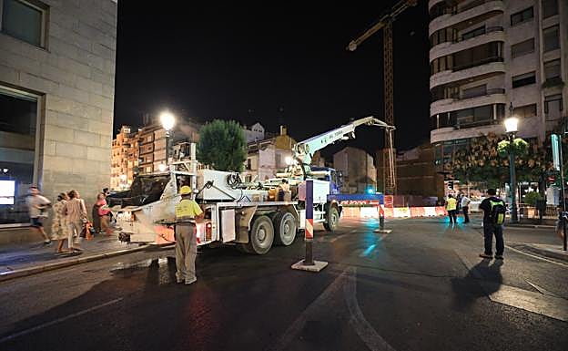 La Policía Local de Granada se ha visto obligada a cortar el tráfico.