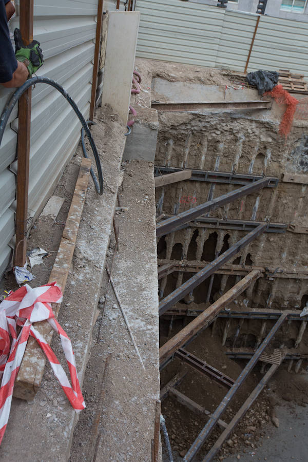 Fotos: Las imágenes de los dos edificios desalojados en Granada por riesgo de derrumbe en las obras del antiguo Hotel Montecarlo
