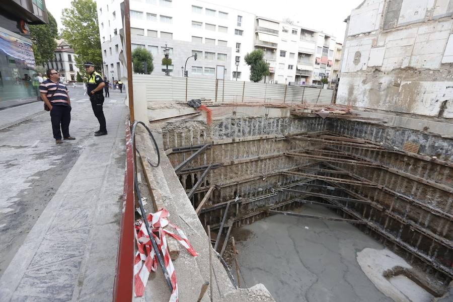 El agua del Darro se está filtrando y afecta a los cimientos del nuevo inmueble que se está construyendo en el solar