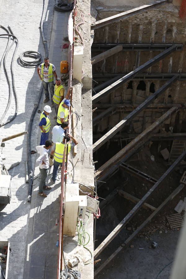 Así están los trabajos que ayer mantuvieron en vilo a vecinos y transeúntes en Puerta Real