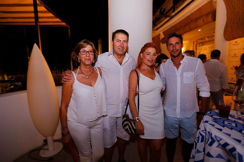 La fiesta veraniega del Mirador de Playa Granada, el centro de eventos de Grupo Abades, congregó a más de 200 personas