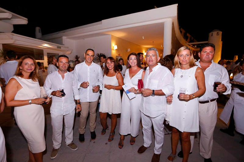 La fiesta veraniega del Mirador de Playa Granada, el centro de eventos de Grupo Abades, congregó a más de 200 personas