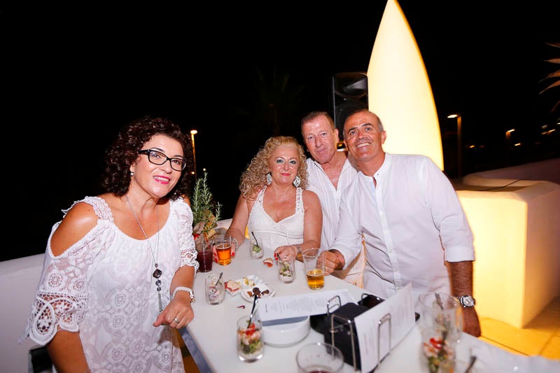 La fiesta veraniega del Mirador de Playa Granada, el centro de eventos de Grupo Abades, congregó a más de 200 personas