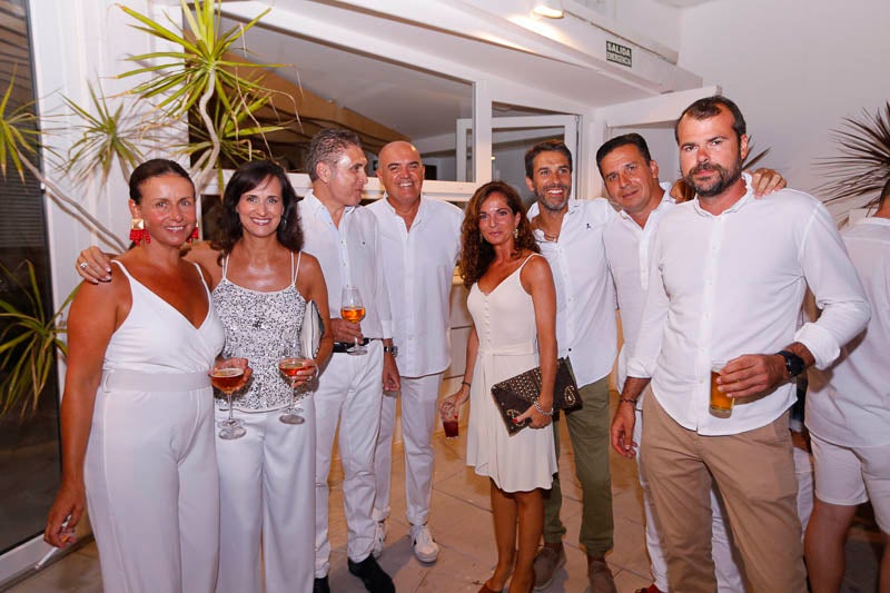 La fiesta veraniega del Mirador de Playa Granada, el centro de eventos de Grupo Abades, congregó a más de 200 personas